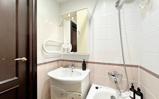Dvukhkomnatnaya s balkonom na Pritomskom Flat