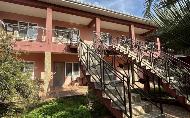 Rozovy Flamingo  Guest House