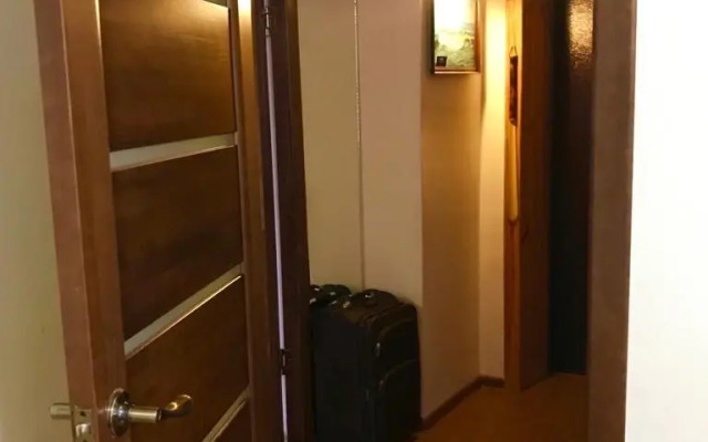 Tryokhkomnatnaya Na Beregu Morya Mokko Plyazh Flat