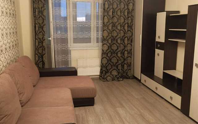 Zarechnaya 8/1/10 Apartments