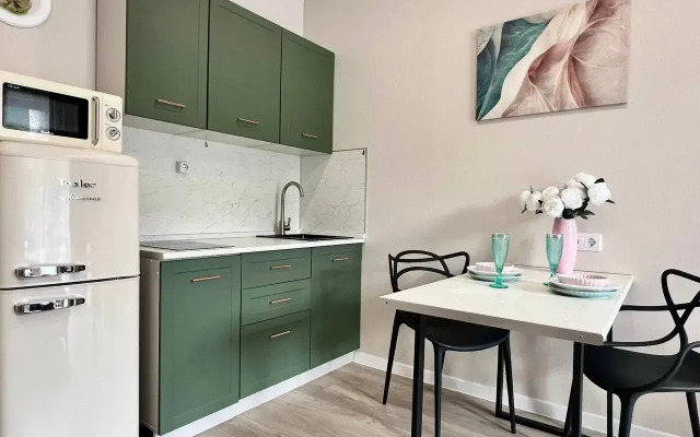 Dlya Tryokh Gostey S Balkonom Apartments