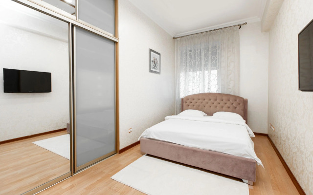 Апартаменты Люксовые апартаменты 2 спальни два санузла на Независимости 13