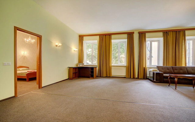 Апартаменты у площади Восстания