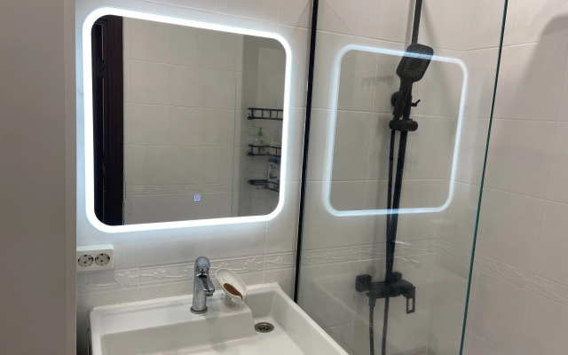 Квартира Двухкомнатная у метро напротив Северного вокзала