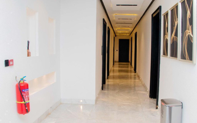 Отель Focus Holiday Inn