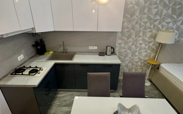 Квартира Просторная студия с террасой напротив отеля Мариотт