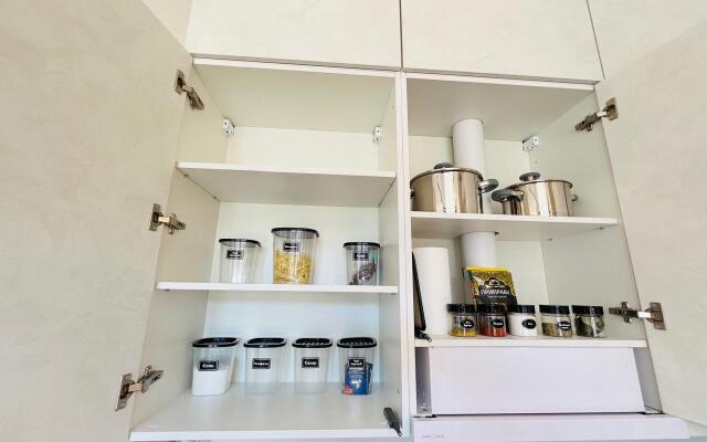 Studiya S Dizaynerskim Remontom S Baseynom I Balkonom Apartaments