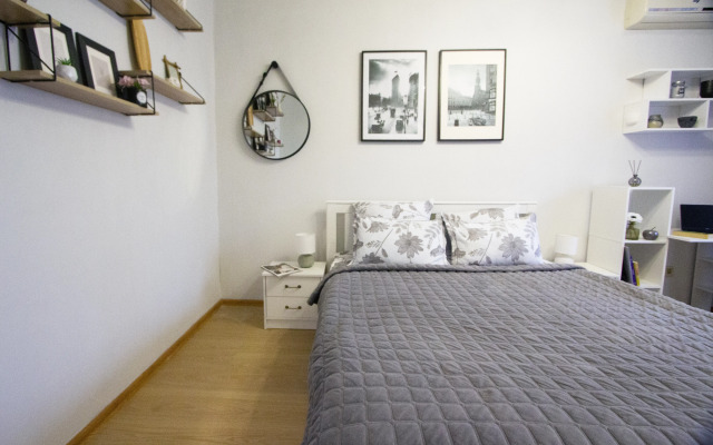 V Novogireevo Flat