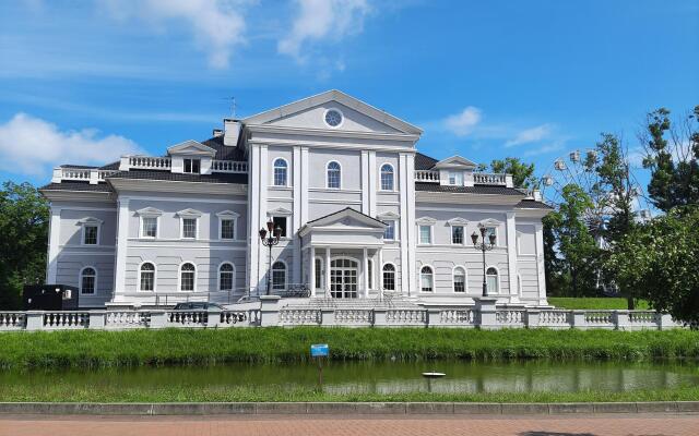 Na Kosmonavta Leonova 36a Apartments