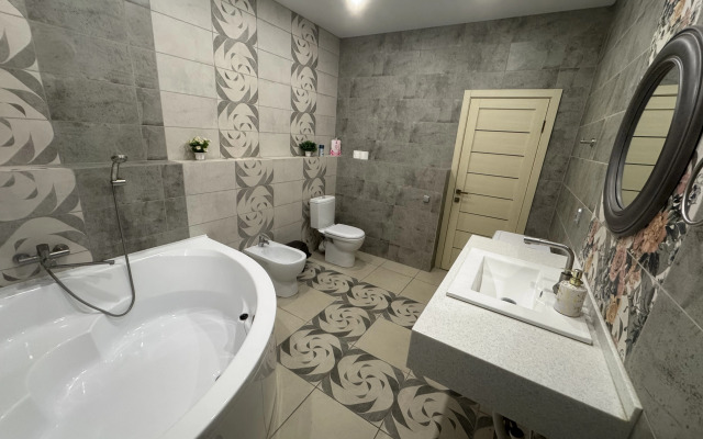Pjatikomnatnyje V Taunkhause Na Bannom Apartments