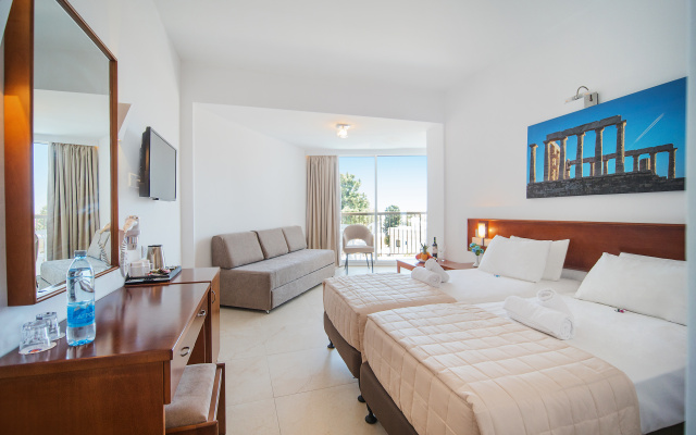 Standard Double room with balcony (full double bed) (bed type is subject to availability)