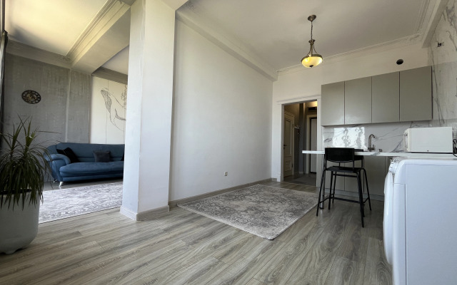 Квартира с Шикарным Видом на Море и Аллею