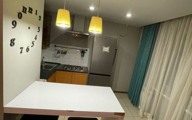 Na Ul. Lisitsyna 28 Flat