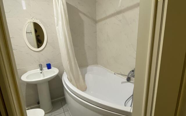 Studiya V Novostroyke Na Pervom Etazhe Apartments