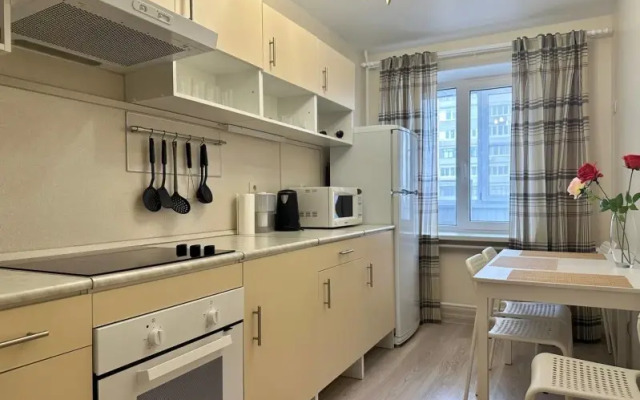 Trekhkomnatnaya Kurchatova 10 Flat