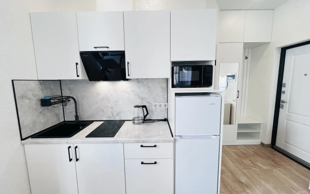 Апартаменты Студия с балконом и бассейном на територрии