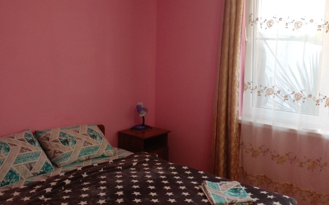 V Pitsunde U Ozera Naala Guest house