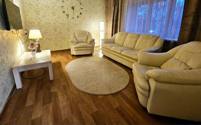Na Sverdlova 100 Flat