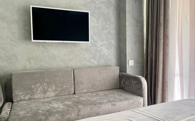 Dlya Troikh Gostey S Vidom Na More Flat