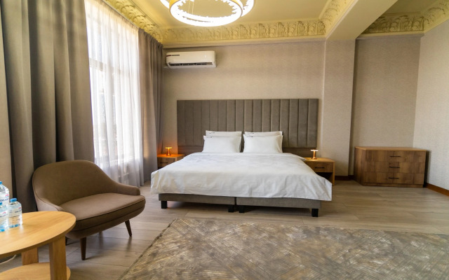 Отель Di Mare Hall