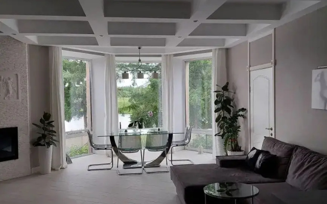 Uyutny S Baney Na Pervoy Linii Reki Tvertsa Private house