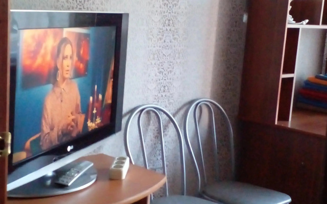 Квартира Двухкомнатная у метро с бесплатной парковкой