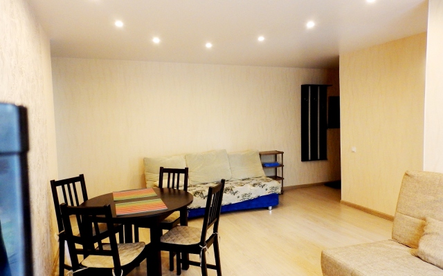 Trehkomnatnyie Apartamentyi Apart Inn Na Spartaka 18  Apartments