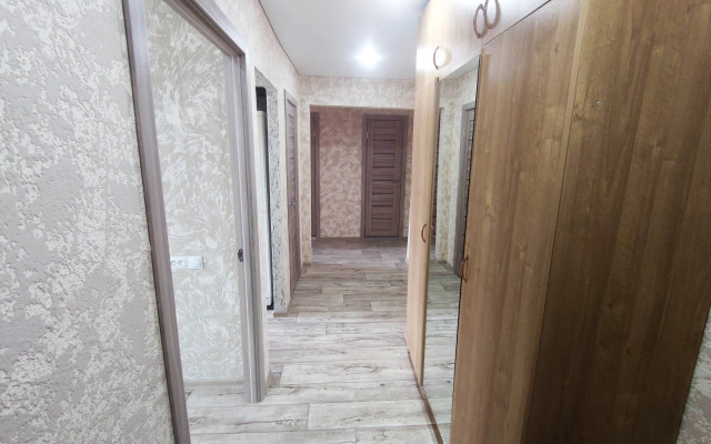 Apartments Trykhkomnatnyye Lyuks