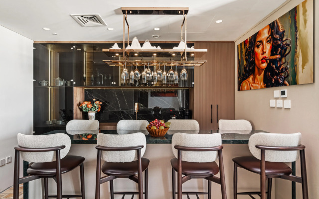 Skyline Vista 3-Bedroom Haven with Lagoon Retreat Apartments