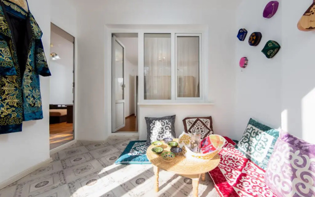 3-K v Tsentre Almaty Flat