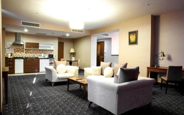 Parkside Hotel & Apartments
