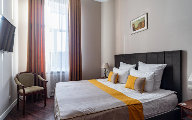 Квартира Евро-Двухкомнатная с Видом на Канал и Высокими Потолками