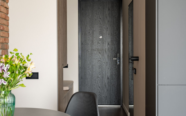 Ryadom s Nevoy Flat