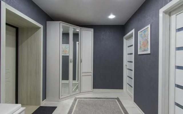 Evrodukhkomnatnaya so stilnym remontom v tsentre Flat