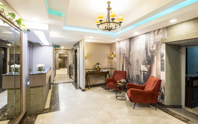 Raymond Old City Hotel