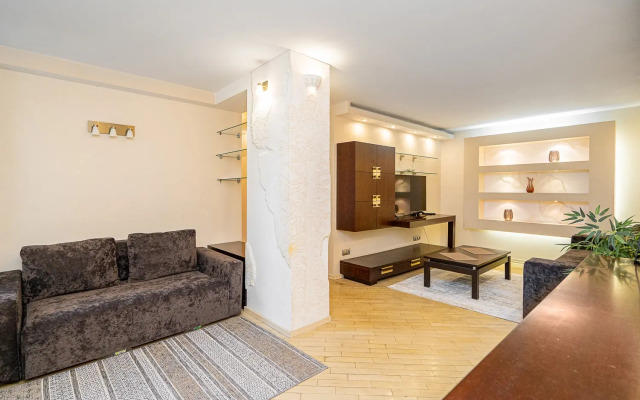 Апартаменты трехкомнатные на Мельникайте 16