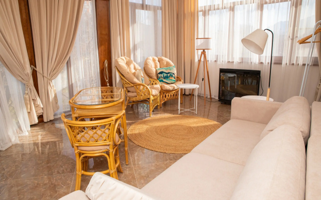 S vidom na gory v ozdorovitelnom centre Reka ZHizni Apartments