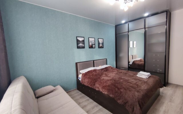 Nochnik na Solnechnom proyezde Flat