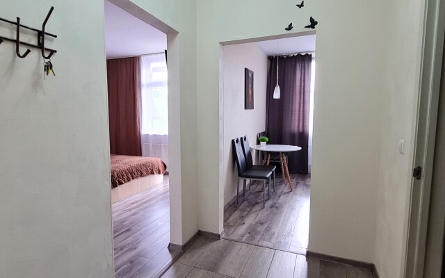 V 2 Minutakh Ot Verkhnego Ozera Flat