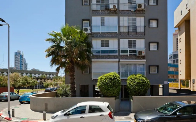 Bat Yam Luxury 2 Bedroom Apartments