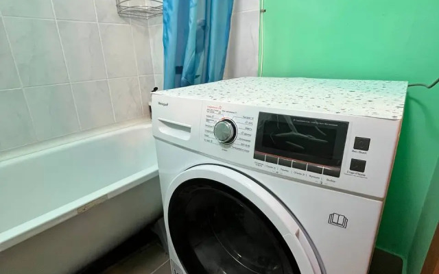 V Lodeynom Apartments