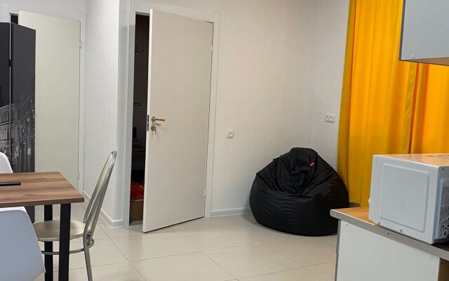 Na Lva Tolstogo 13 Hostel