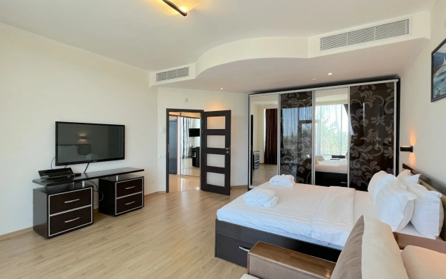 Dvuhkomnatnye Akvamarin u morya s bassejnom, SPA, plyazhem N207 Apartments