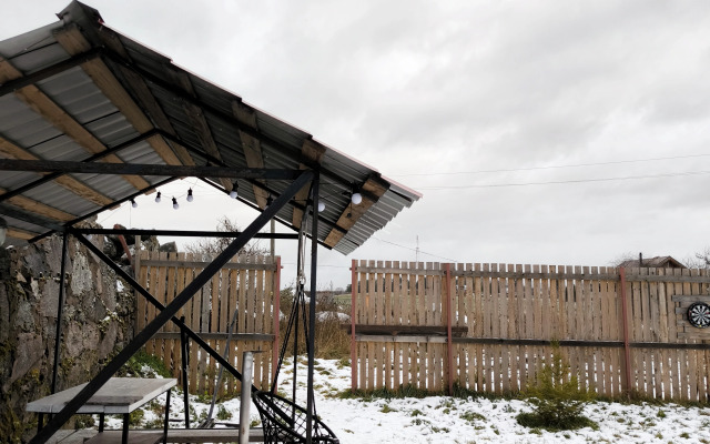 Частный дом Чёрный домик у озера Отрадное