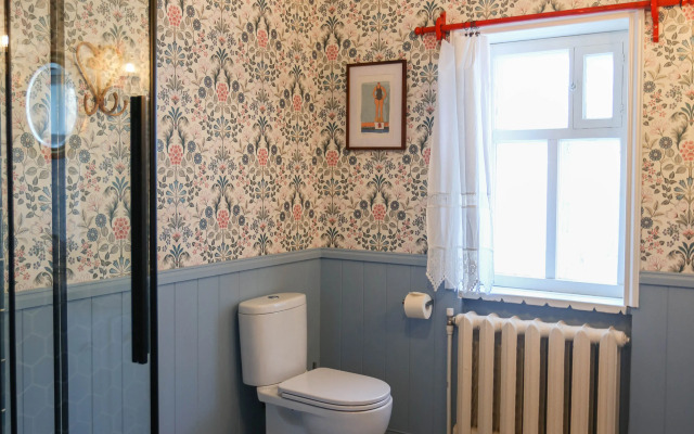 Гостевой дом Дымов дача-Желтый дом