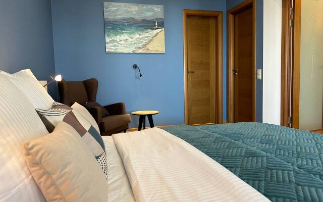 Апартаменты VEROM в ЦЕНТРЕ с видом на Петровскую набережную