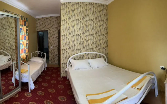 Na Tsvetochnoy 4 Apartments