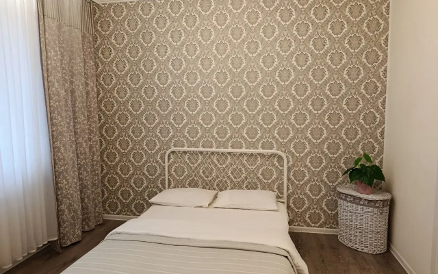 Апартаменты Квартира AlexHome РП Свердловский Алексея Короткова 1