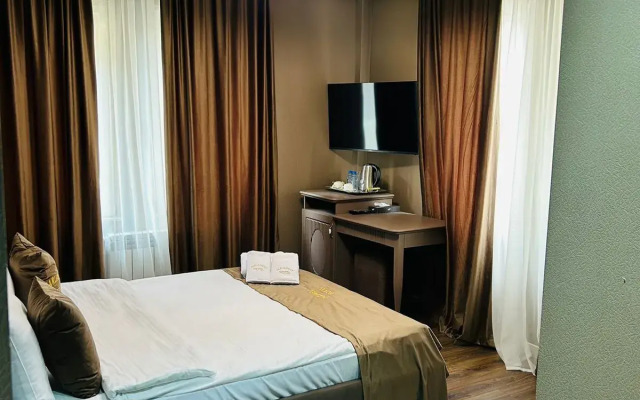 Parliament Hotel & Restaurant