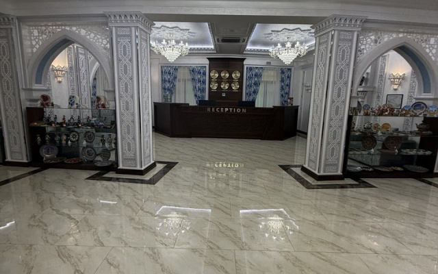 Отель Karvon Plaza